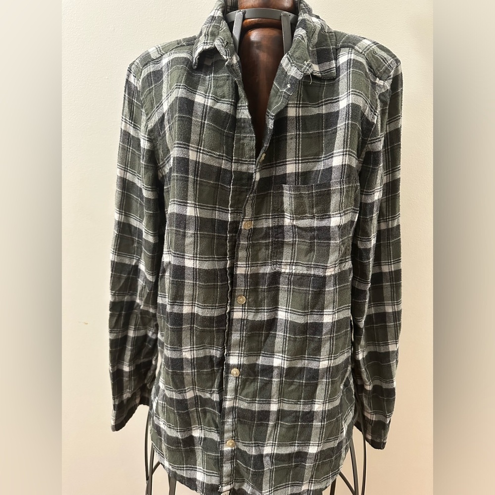 American Eagle, long sleeved buttoned up flannel, green and white, size small